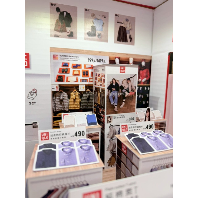 【順心】紙紮UNIQLO服飾店 紙紮屋 紙紮商店 日系 衣服 服飾 男生衣服 女生衣服 往生 紙紮 現貨